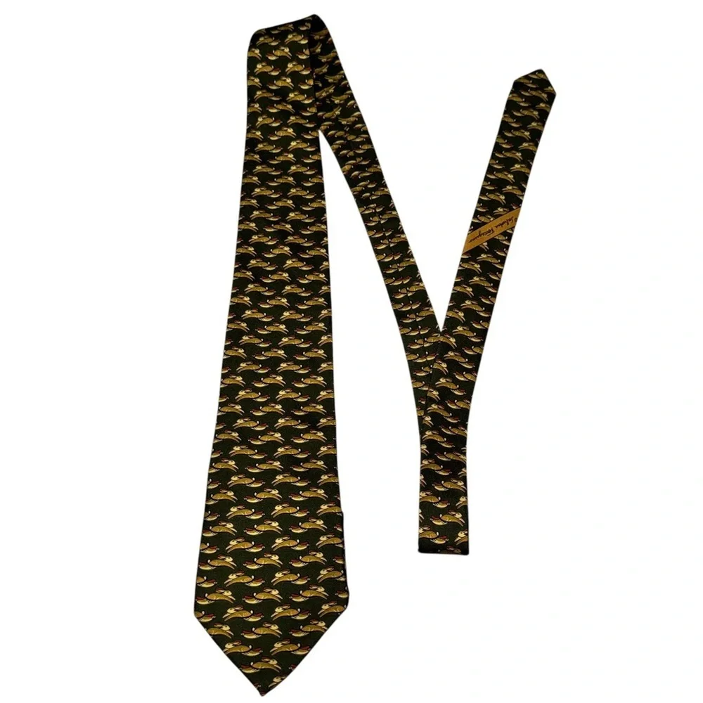Salvatore Ferragamo Men's Classic Tie 100% Silk Made in Italy Rabbit Print EUC - Picture 2 of 6